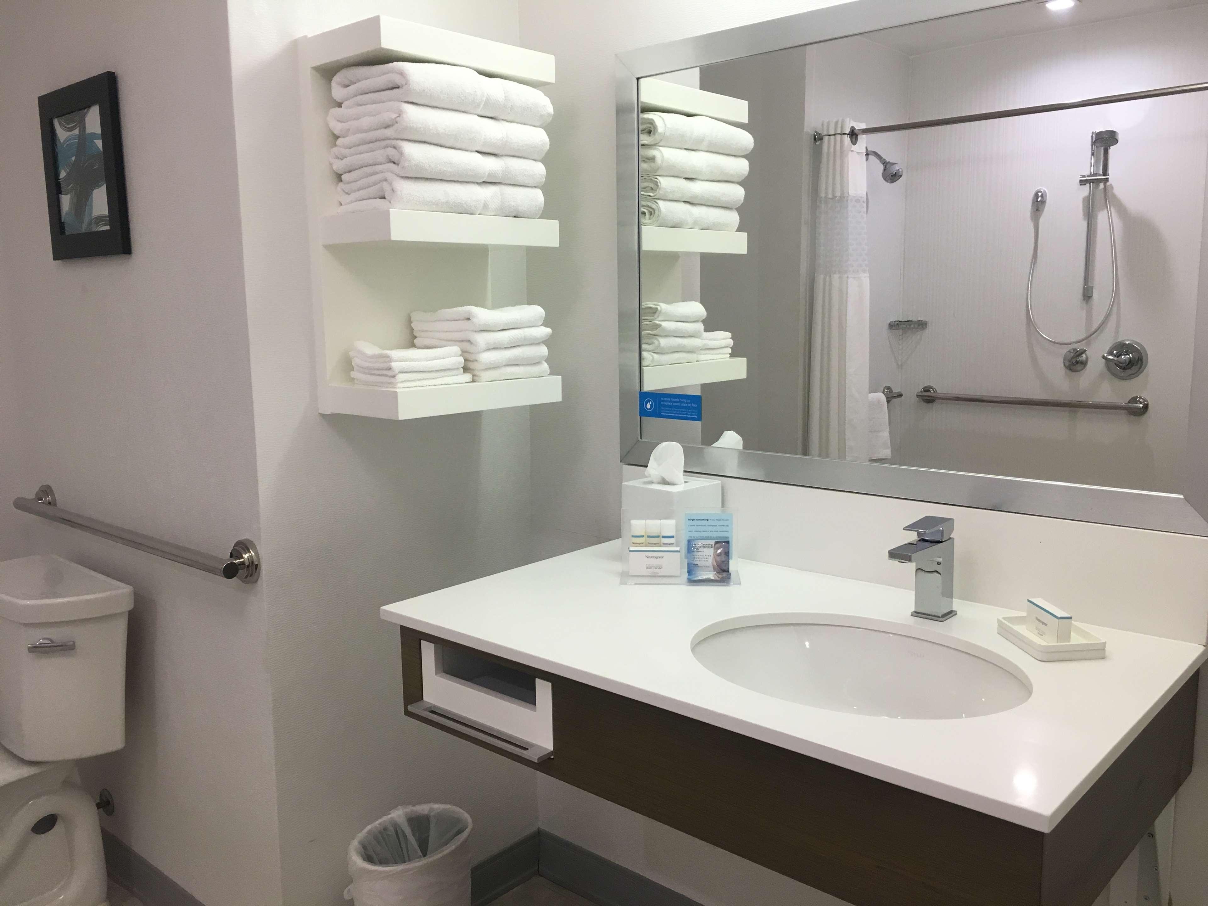 Hampton Inn & Suites Dallas-The Colony 3*