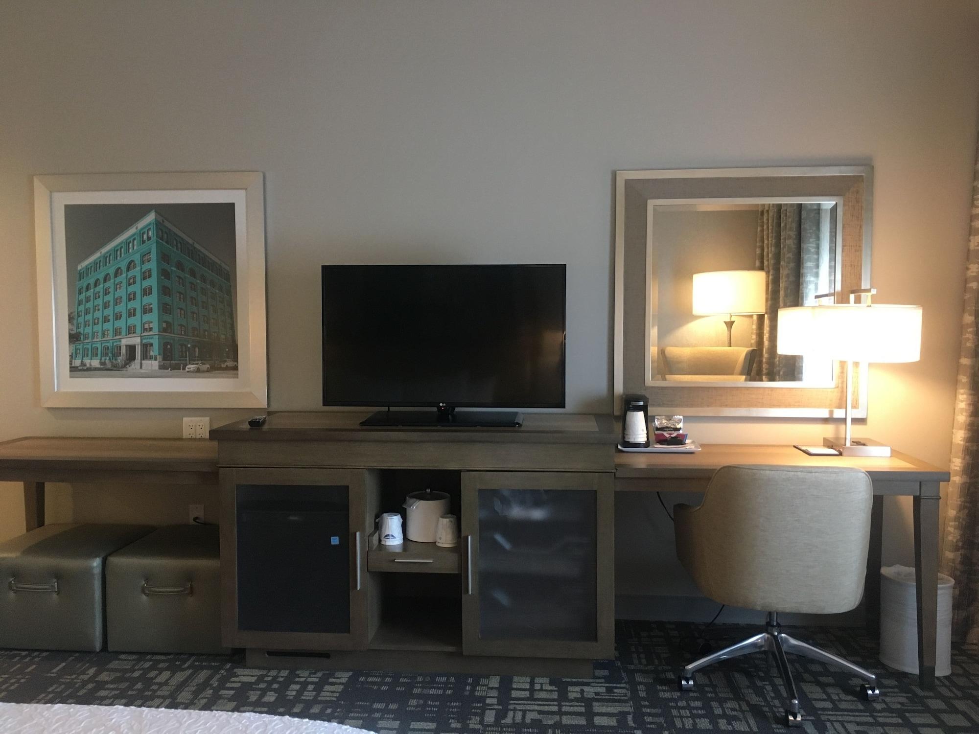 Hampton Inn & Suites Dallas-The Colony 3*