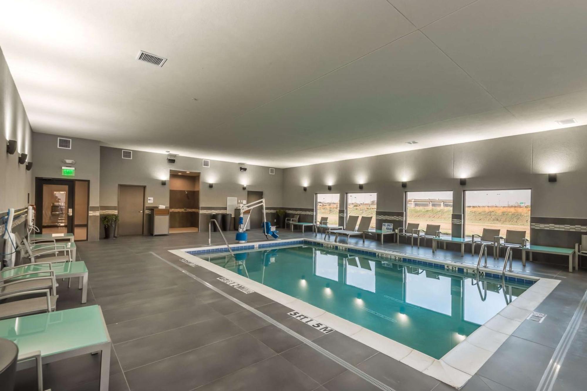 Hampton Inn & Suites Dallas-The Colony Hotel
